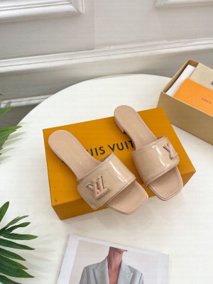 Louis Vuitton Shake Flat Slide Sandals with LV Twist 2023 025