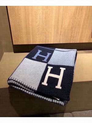 Hermes Avalon III Lightweight Blanket