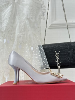 Roger Vivier Crystal buckle in Satin 8.5cm Pump Gray