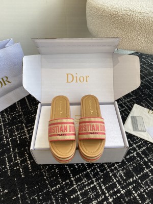 Dior Dioriviera Dway Platform Slide Natural Raffia and Candy Pink Embroidered Cotton