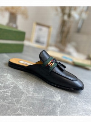GUCCI                                                                                        Women's slipper with tassels black