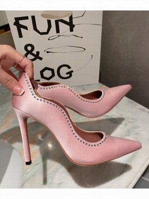 Amina Muaddi                                                                                        Romy pump pink