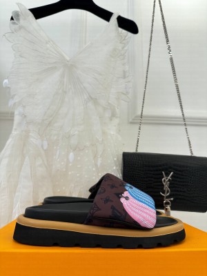 Louis Vuitton Unisex Pool pillow comfort mule slide flat 023