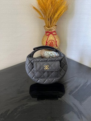 Chanel POUCH Lambskin & Gold-Tone Metal AP3467 black