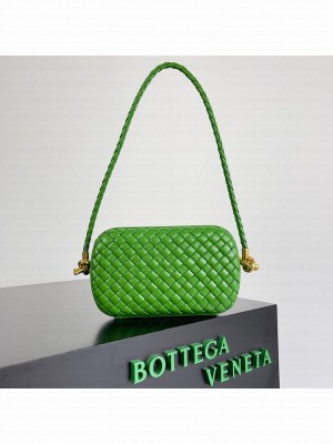 Bottega Veneta Knot With Chain A776662 green