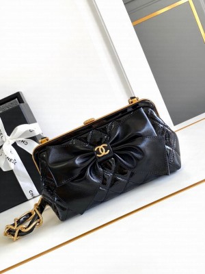 Chanel 24A CLUTCH WITH CHAIN AP4027 black