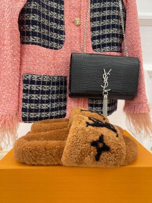 Louis Vuitton Shearling Flat Slide Sandals 2023 015