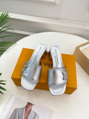 Louis Vuitton Shake Slide Sandals 5.5cm in Silver Leather with LV Twist 2023 010