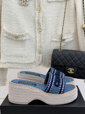 Chanel platform CC with chain blue canvas blue slippers 2025