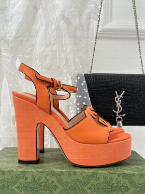 GUCCI WOMEN'S INTERLOCKING G SANDAL ORANGE