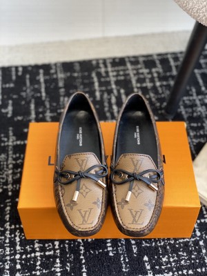 Louis Vuitton Women's Gloria Flat Loafer 01