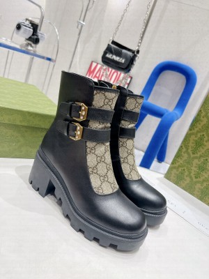 Gucci Women's GG ankle boot with buckles Beige and ebony GG Supreme canvas