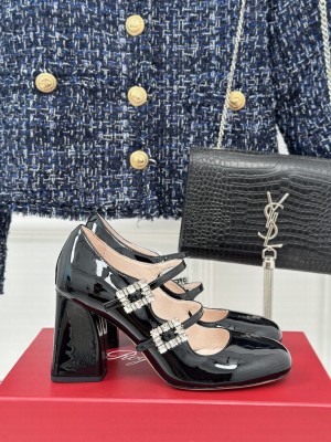 Roger Vivier Mini Très Vivier Strass Buckle Babies Pumps in Patent Leather - Black