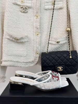 Chanel Crystal CC LOGO Slide Mule 06