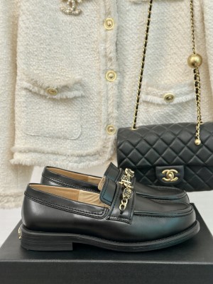Chanel Calfskin G45785 with Charm Black Loafers 2024 