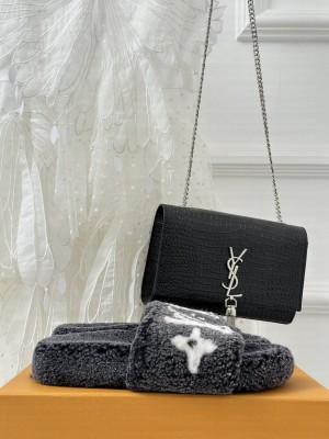Louis Vuitton Shearling Flat Slide Sandals 2023 021