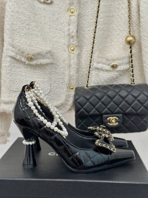 Chanel Patent leather Down fabric With Pearl Pumps 2024 Black