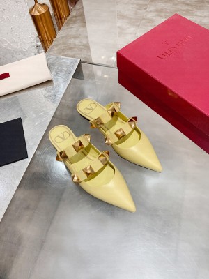 VALENTINO ROMAN STUD FLAT MULE IN CALFSKIN YELLOW