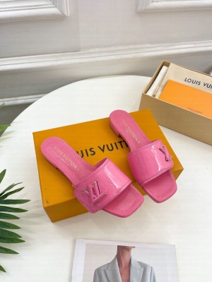 Louis Vuitton Shake Flat Slide Sandals with LV Twist 2023 023