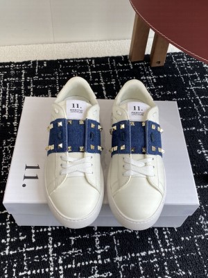Valentino Garavani Rockstud Untitled sneaker in white calfskin 032 2025