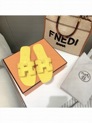 Hermes Oran Flat slippers in Box calfskin 047 2021 Collection