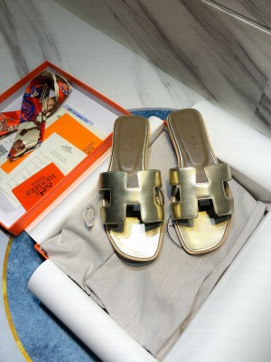 Hermes Oran Flat slippers in Box calfskin 029 2021 Collection