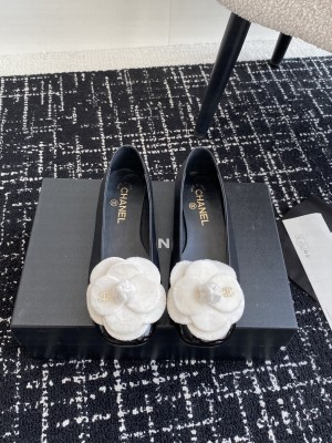 Chanel Velvet Camellia Leathr Flat Black/White 2024