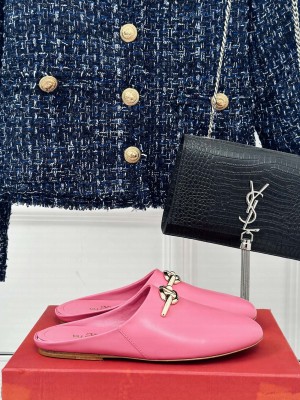 Valentino Garavani VLogo mule in calfskin Peachblow