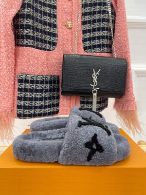 Louis Vuitton Shearling Flat Slide Sandals 2023 019