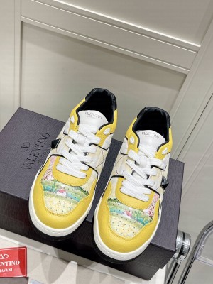 Valentino Garavani ONE STUD Low-Top Nappa Sneaker 2022 collection 024