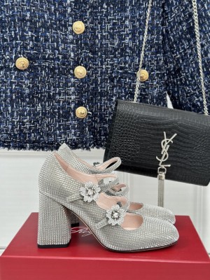 Roger Vivier Crystal Bouquet Flowers Strass Babies Pump in Patent Leather Gray