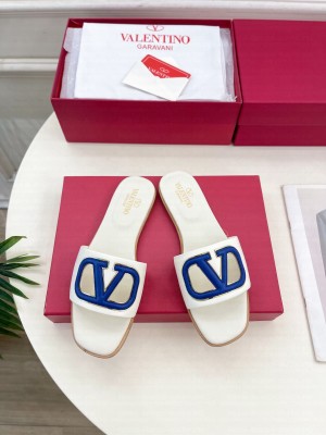 Valentino Garavani VLogo cut-out slide sandal 013 2025