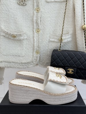Chanel platform CC Turn Lock with chain slippers white leather 2025
