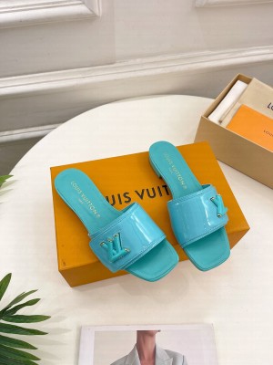 Louis Vuitton Shake Flat Slide Sandals with LV Twist 2023 024