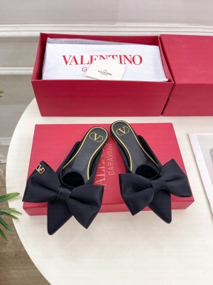 VALENTINO UN CHÂTEAU BOW FLAT MULES SATIN BLACK 