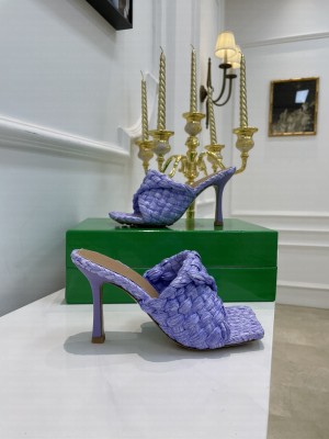 Bottega Venta  Intrecciato raffia mule stretch sandals with an elongated squared toe purple 2021 Collection