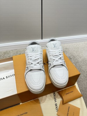 Louis Vuitton Unisex LV Trainer Sneakers 2023 014