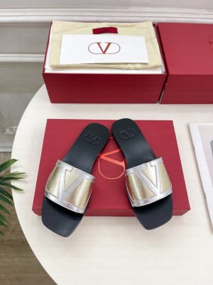 Valentino Garavani Viva Superstar Slide Sandal in Nappa Leather 02 2025