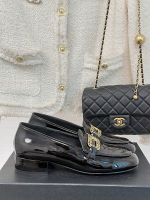 Chanel Patent Calfskin Loafers with Chain black 2025 G46113