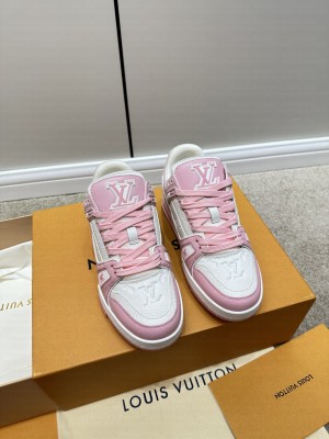 Louis Vuitton Unisex LV Trainer Sneakers 2023 018