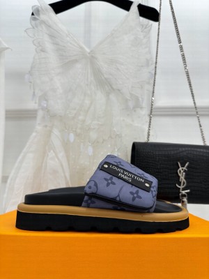 Louis Vuitton Unisex Pool pillow comfort mule slide flat 06