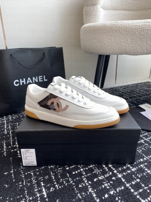 Chanel Unisex CC Logo Calfskin Sneakers G39978 2024 01