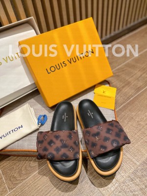 Louis Vuitton 1A98GU Unisex Pool pillow comfort Brown