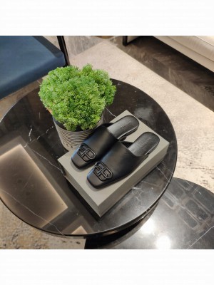 Balenciaga Cosy BB Mule 010