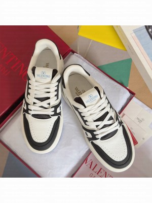 Valentino Garavani Unisex Trainer calfskin sneaker 01 2025