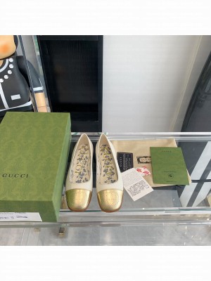 Gucci ballet flat with Interlocking G White leather with gold metallic tip 2021 Collection