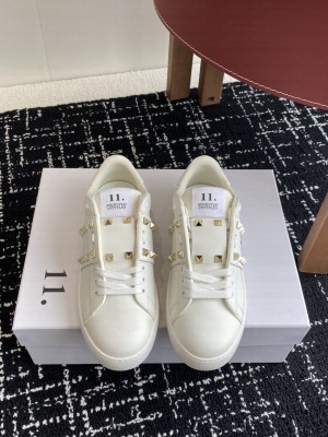 Valentino Garavani Rockstud Untitled sneaker in white calfskin 019 2025