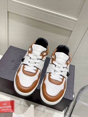 Valentino Garavani ONE STUD Low-Top Nappa Sneaker 2022 collection 012