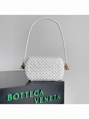 Bottega Veneta Knot With Chain A776662 white