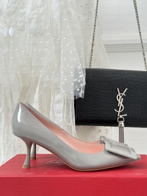Roger Vivier buckle 7cm patent leather pump gray